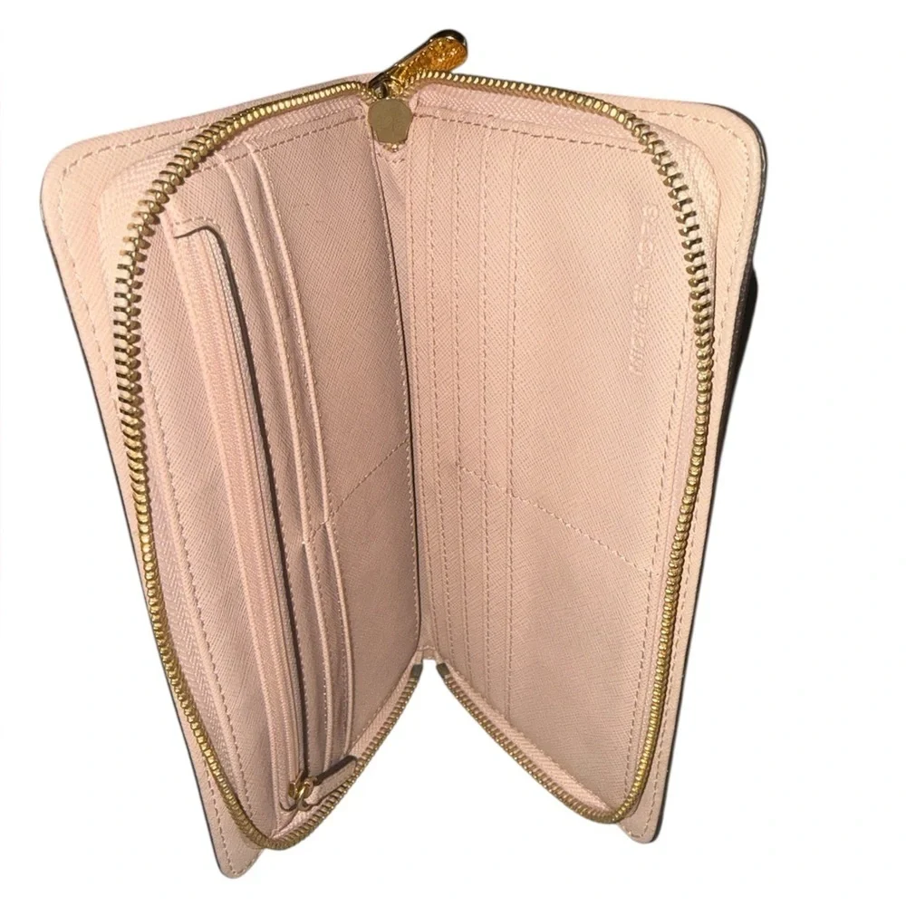 Michael Kors MK Hamilton Traveler Full Size Leather Zip Around Wallet 8” x 4”